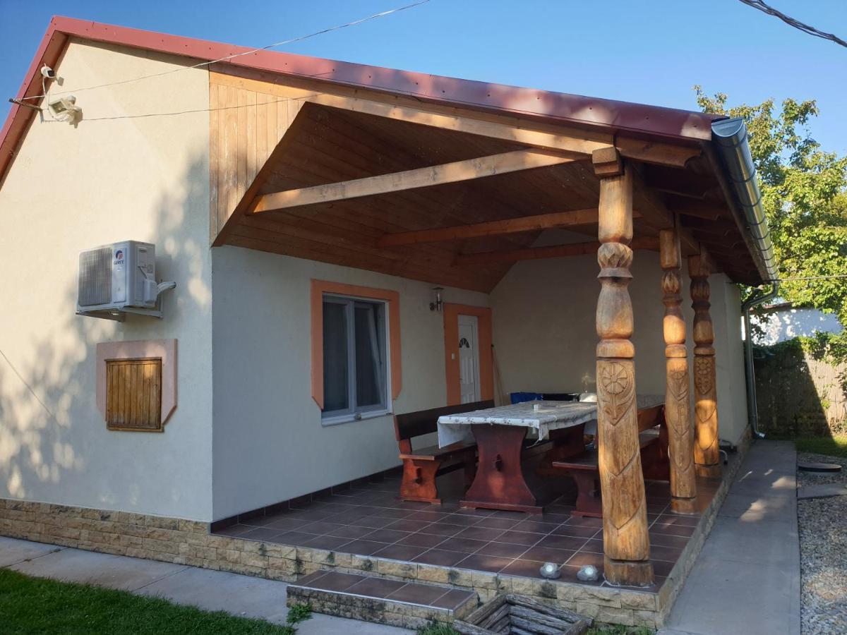 Famvarga Apartmanhaz *