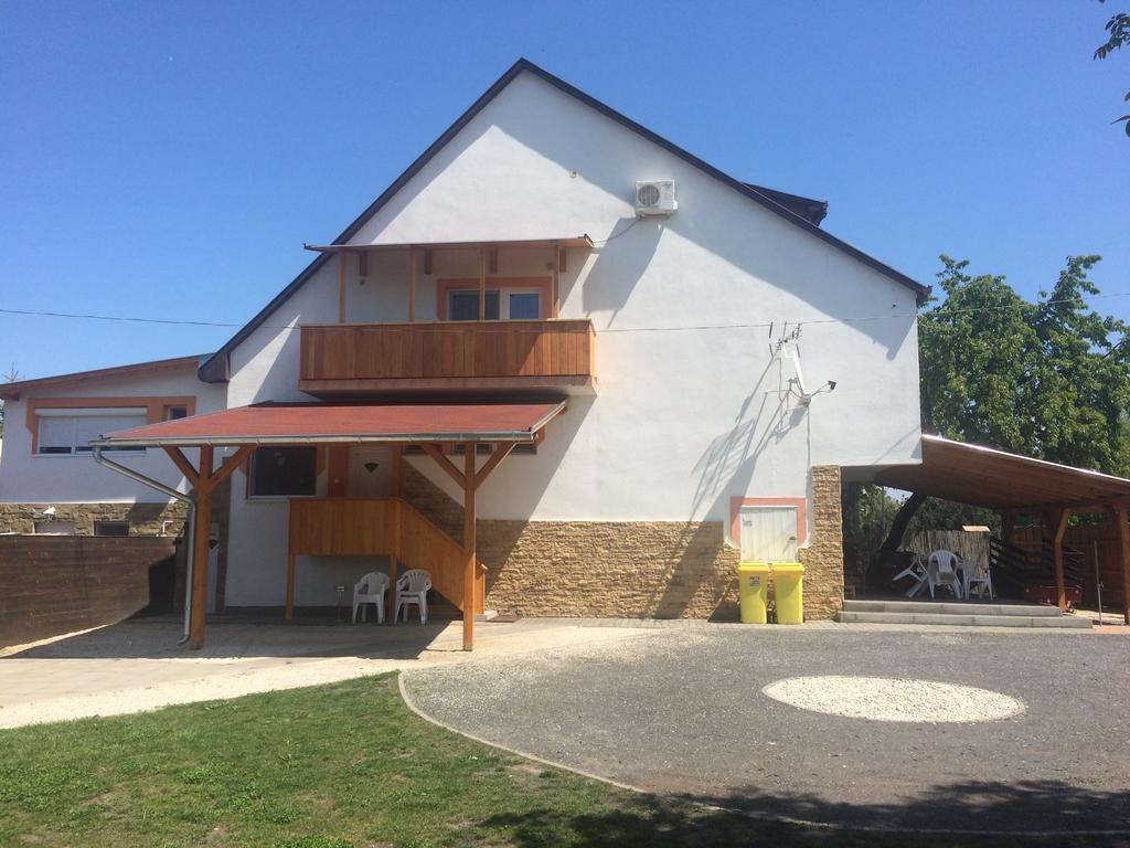 Famvarga Apartmanhaz