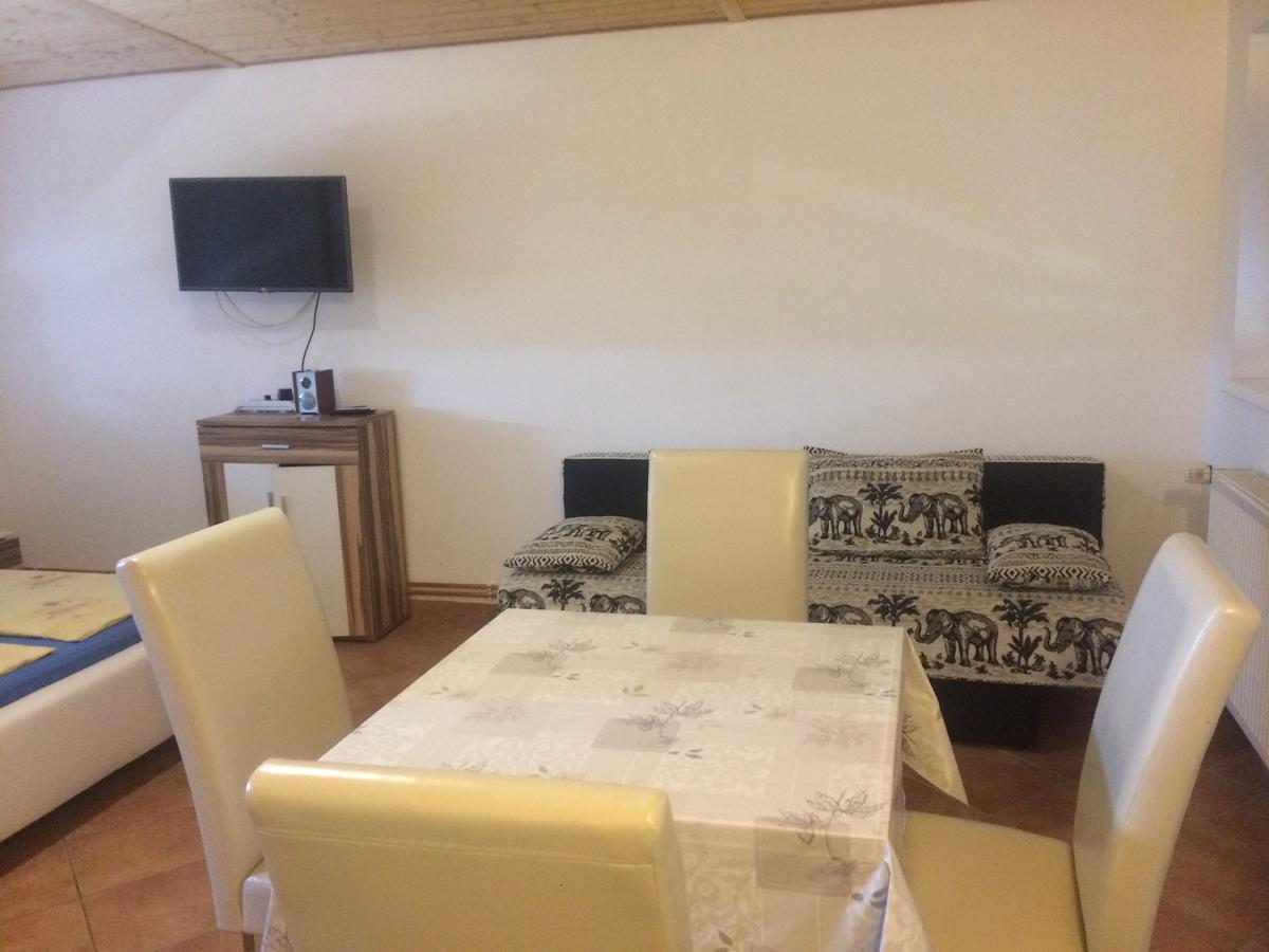 Famvarga Apartmanhaz Balatonfenyves