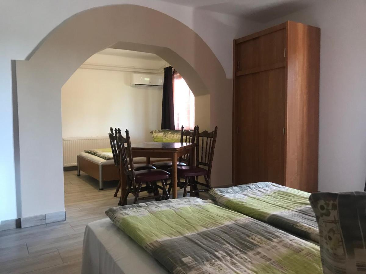Famvarga Apartmanhaz