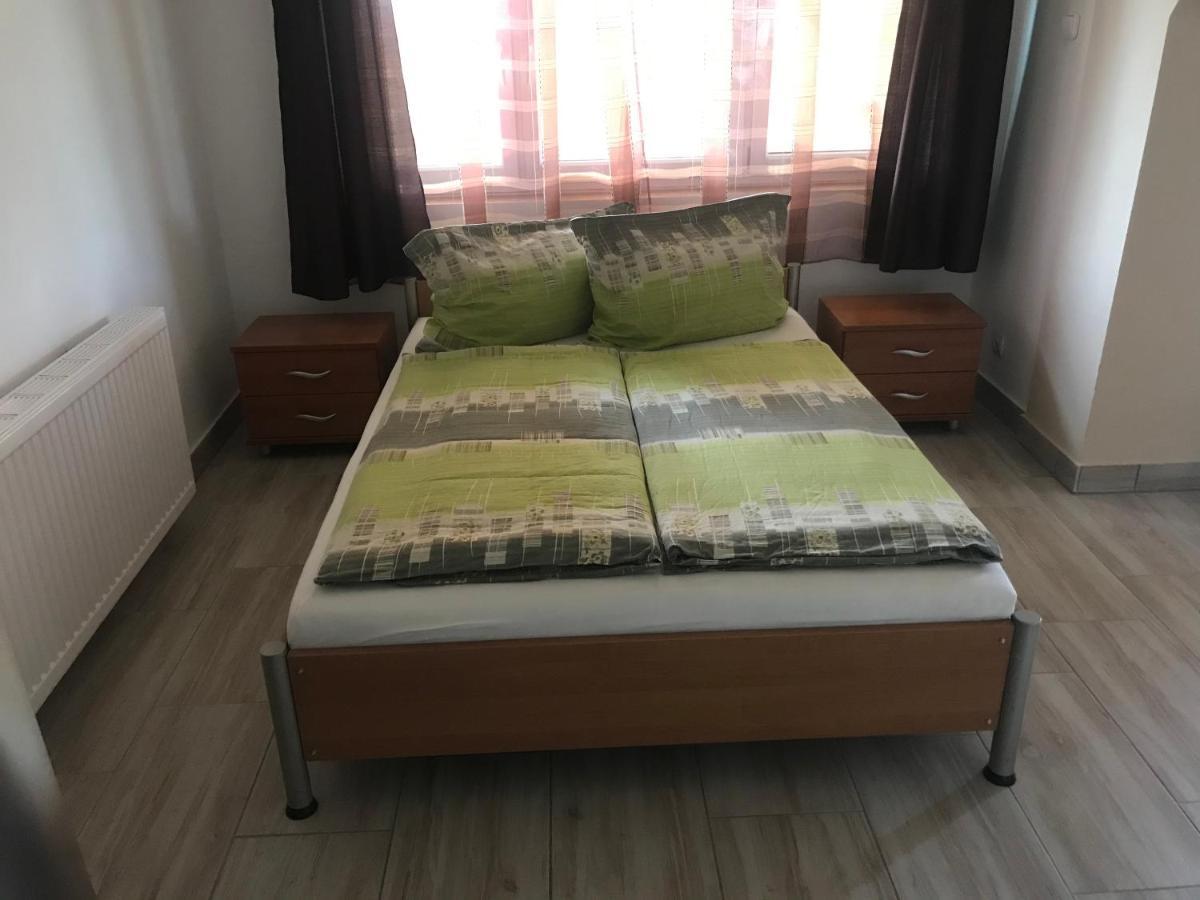 Apartament Famvarga Apartmanhaz *