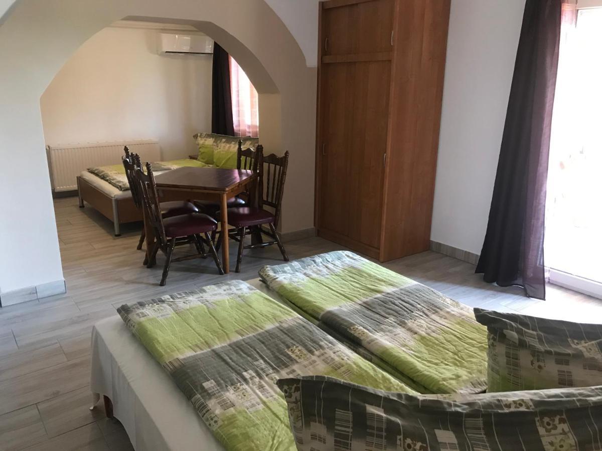 Famvarga Apartmanhaz *