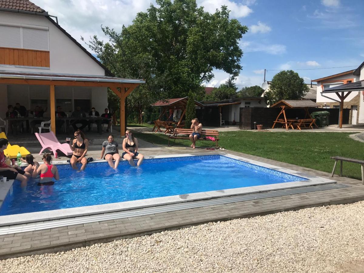 Famvarga Apartmanhaz * Balatonfenyves